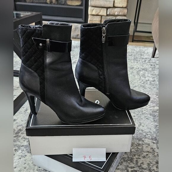 Tahari Suede quilted detail heel boots - Picture 1 of 1